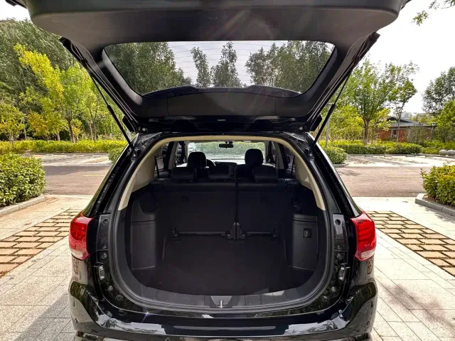 Mitsubishi Outlander — Фото автомобиля 17