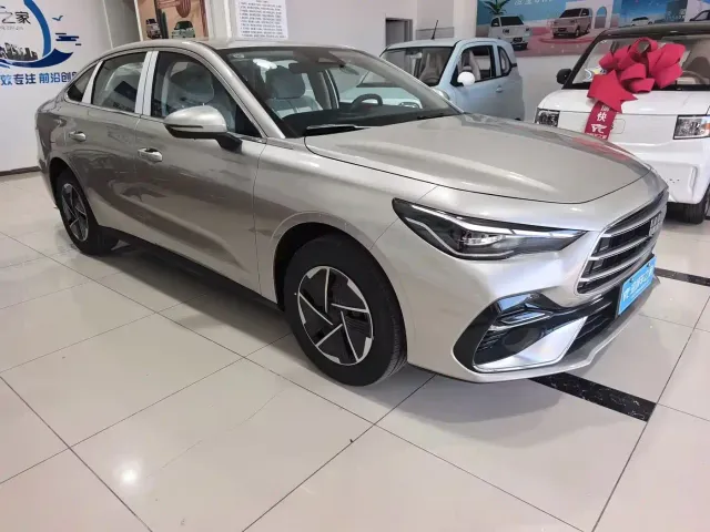 Geely Galaxy Stellar 6 — Фото автомобиля 3
