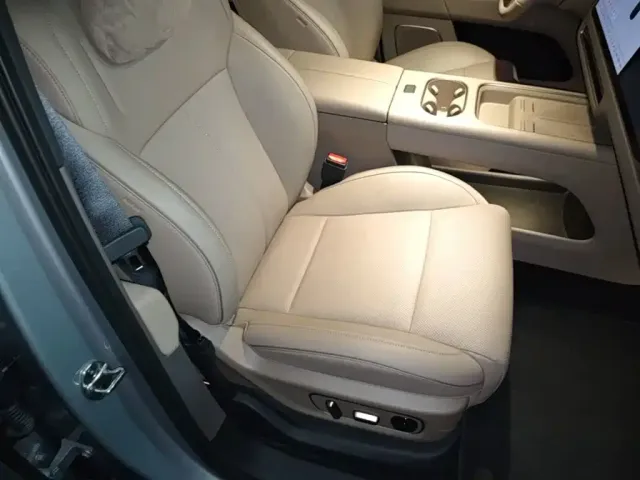 Li Auto Li Auto i6 2025 4WD Base Model — Фото автомобиля 24
