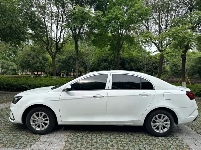 Geely Emgrand — Фото автомобиля 7