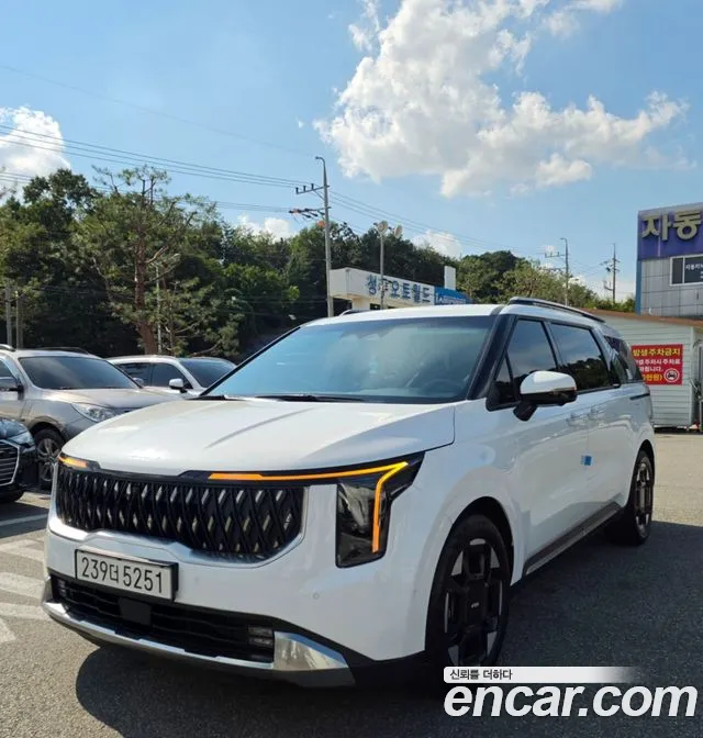 Фотография автомобиля — Kia Carnival 4th Gen