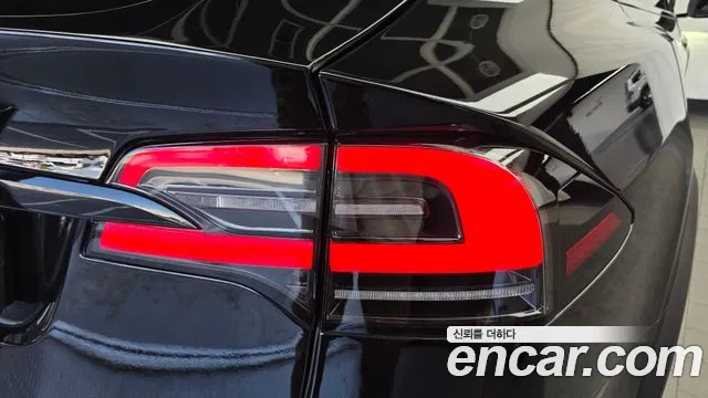 Tesla Model X — Фото автомобиля 23