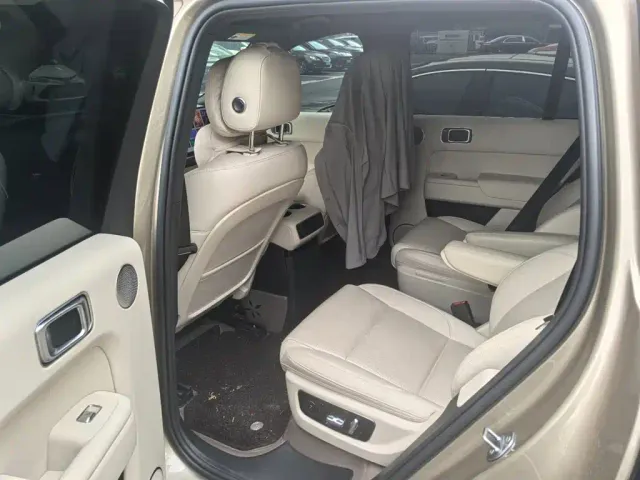 Li Auto L8 — Фото автомобиля 9