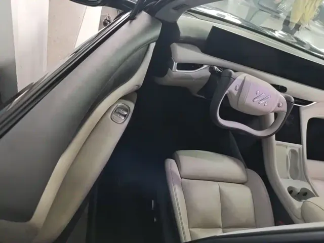 IM Motors LS6 — Фото автомобиля 15