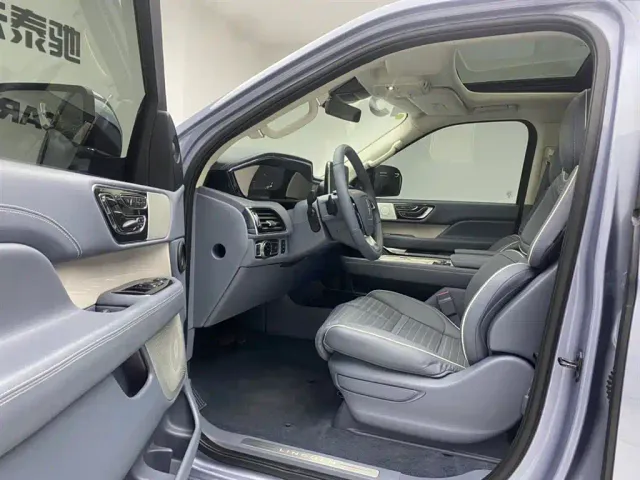 Lincoln Navigator — Фото автомобиля 17