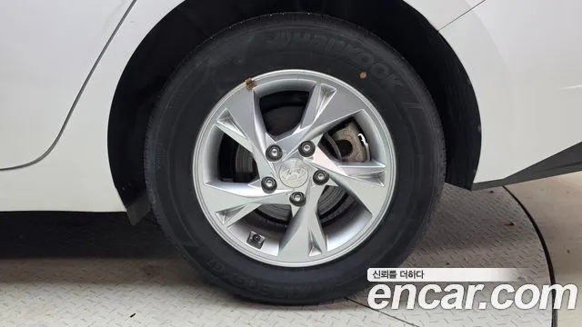Hyundai Avante — Фото автомобиля 6
