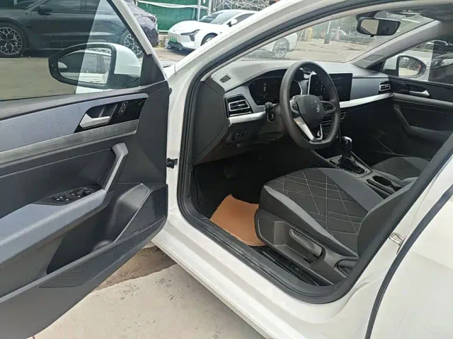 Volkswagen Lavida — Фото автомобиля 15