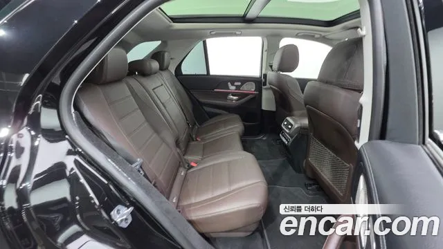 Mercedes-Benz GLE-Class — Фото автомобиля 27