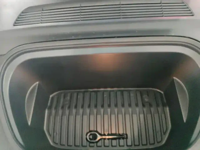 Tesla Model Y — Фото автомобиля 10