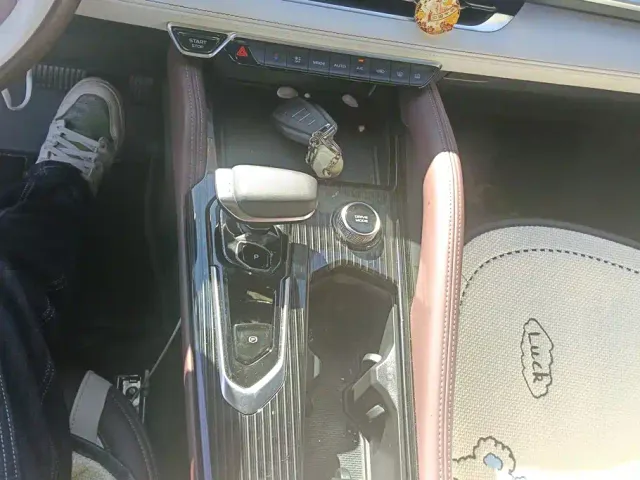 Geely Xingyue L — Фото автомобиля 16