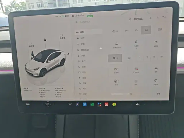 Tesla Model Y — Фото автомобиля 11