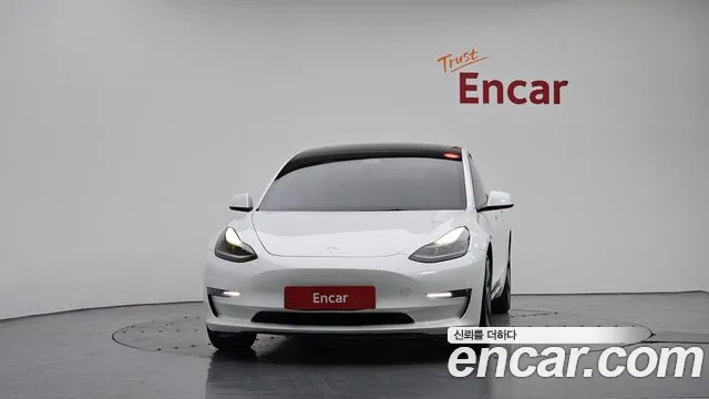 Tesla Model 3 — Фото автомобиля 3
