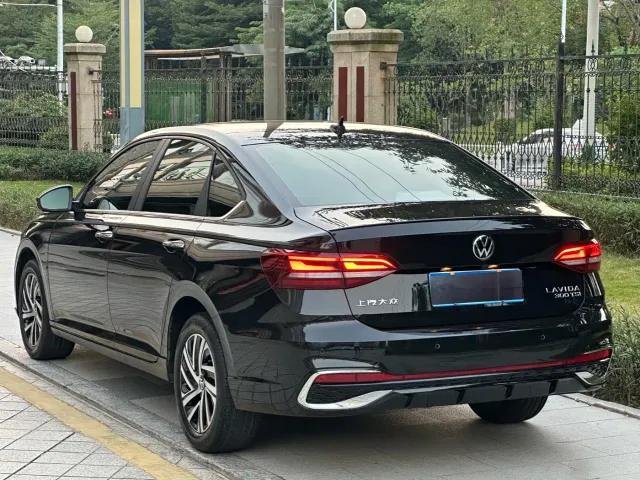 Volkswagen Lavida — Фото автомобиля 10