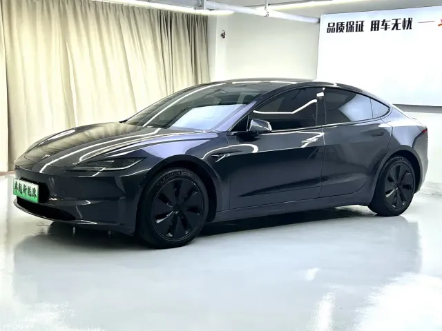 Фотография автомобиля — Tesla Model 3
