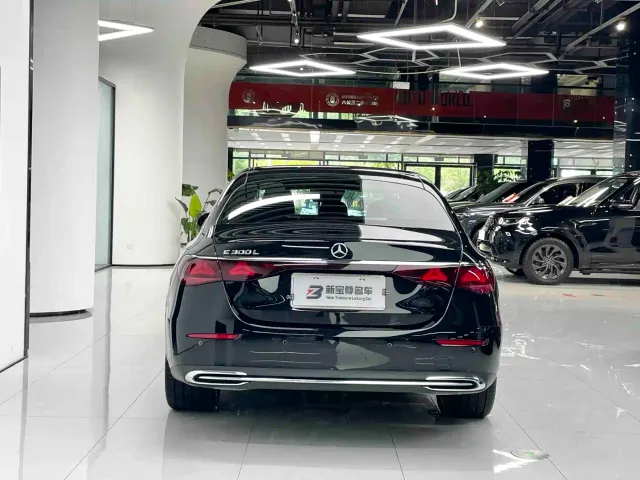 Mercedes-Benz E-Class — Фото автомобиля 12