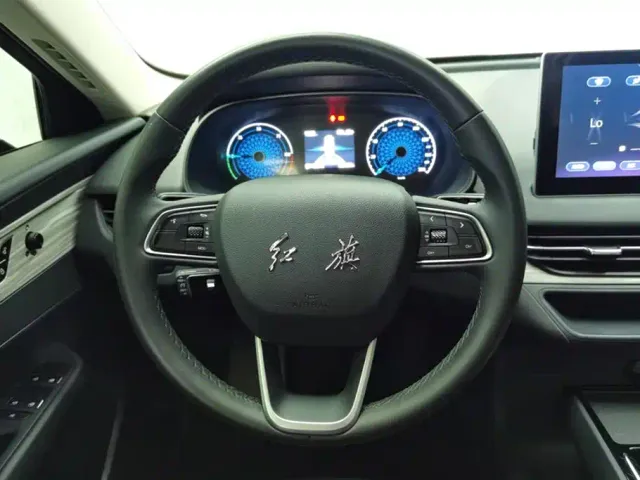 Hongqi E-QM5 — Фото автомобиля 15