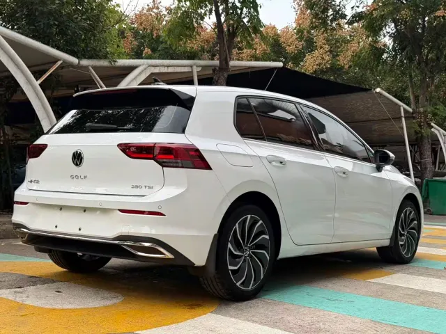 Volkswagen Golf — Фото автомобиля 12
