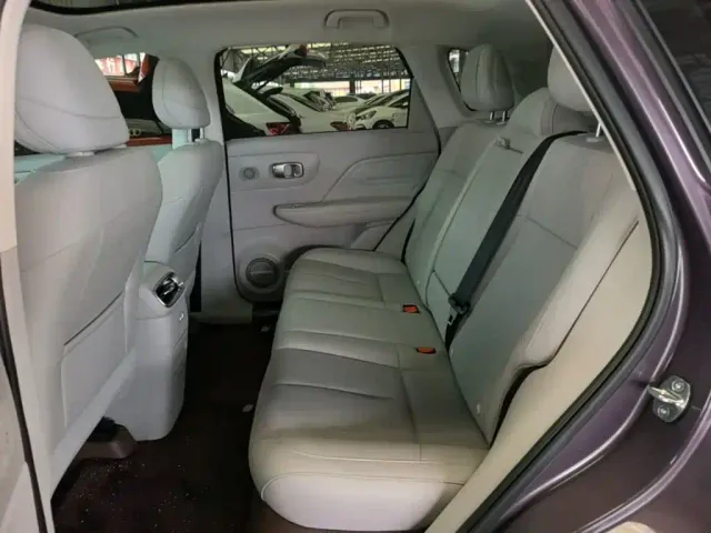 Leapmotor B10 — Фото автомобиля 16