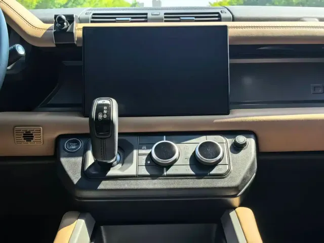 Land Rover Defender — Фото автомобиля 18