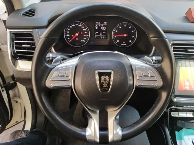 Roewe RX8 — Фото автомобиля 15