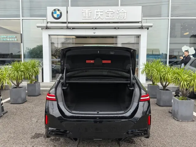 BMW i5 — Фото автомобиля 21