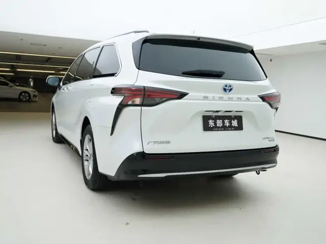 Toyota Sienna — Фото автомобиля 5