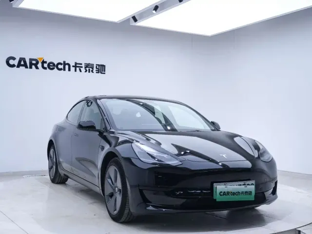 Tesla Model 3 — Фото автомобиля 6