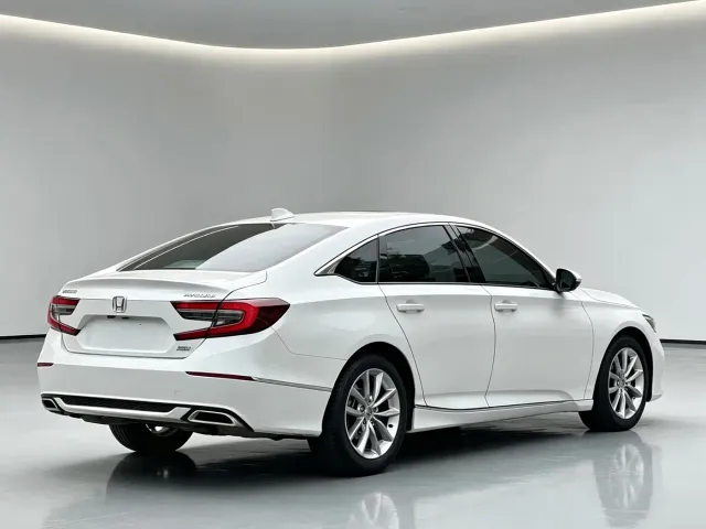 Honda Accord — Фото автомобиля 5