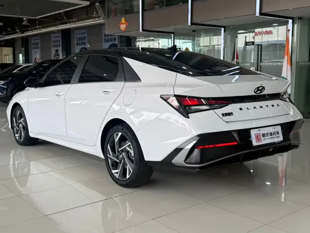 Hyundai Elantra — Фото автомобиля 4