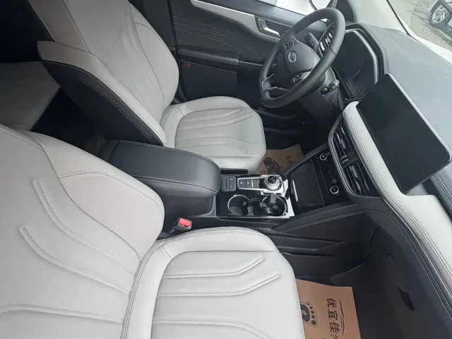 Ford Escape — Фото автомобиля 7