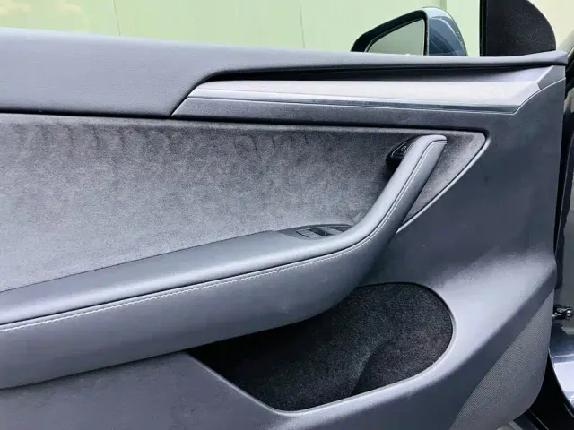 Tesla Model Y — Фото автомобиля 11