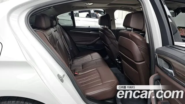 BMW 5-Series 5 серия (G30) 530i xDrive Luxury — Фото автомобиля 4