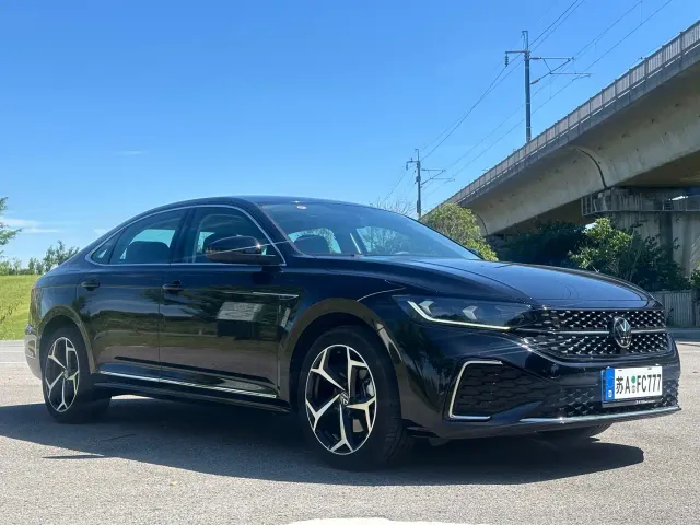 Volkswagen Passat — Фото автомобиля 3