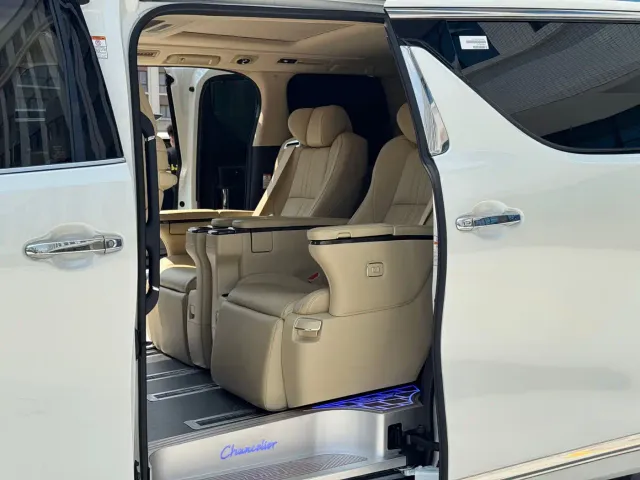 Toyota Alphard — Фото автомобиля 7