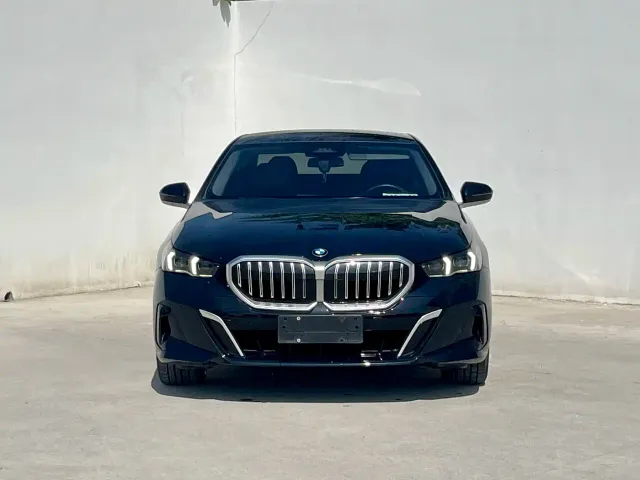 BMW 5 Series — Фото автомобиля 2