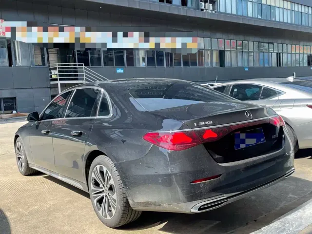 Mercedes-Benz E-Class — Фото автомобиля 7