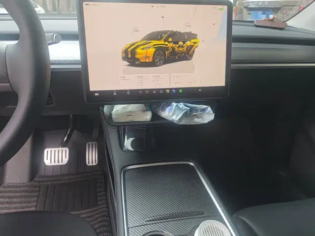 Tesla Model Y — Фото автомобиля 12