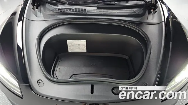 Tesla Model 3 — Фото автомобиля 9