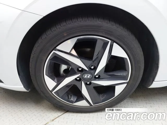 Hyundai AVANTE Inspiration — Фото автомобиля 5