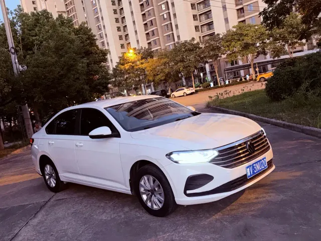 Volkswagen Lavida — Фото автомобиля 3