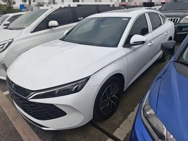 Фотография автомобиля — BYD Qin L