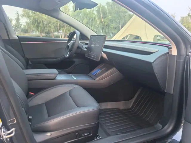 Tesla Model 3 — Фото автомобиля 4
