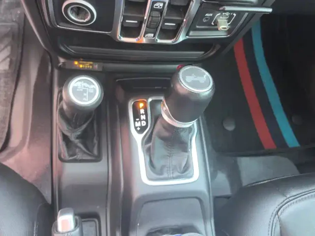 Jeep Wrangler — Фото автомобиля 16