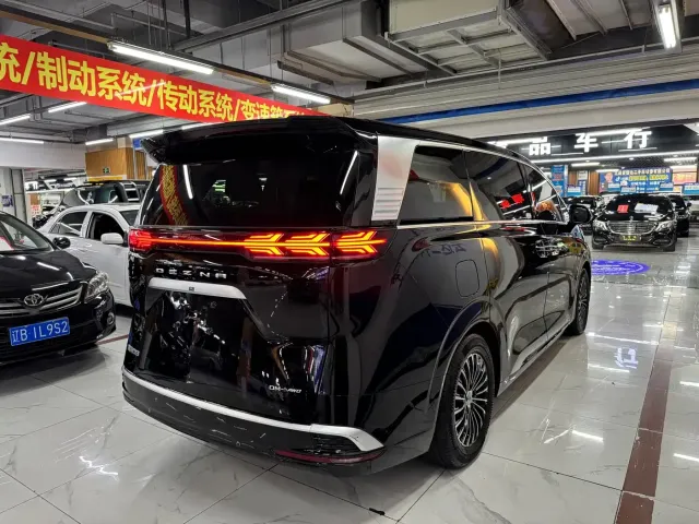 Denza Denza D9 2022 DM-i 970 AWD Flagship — Фото автомобиля 10