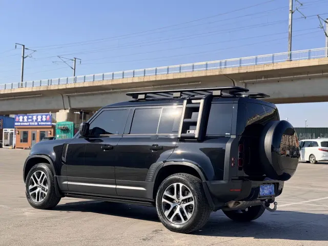 Land Rover Defender — Фото автомобиля 15