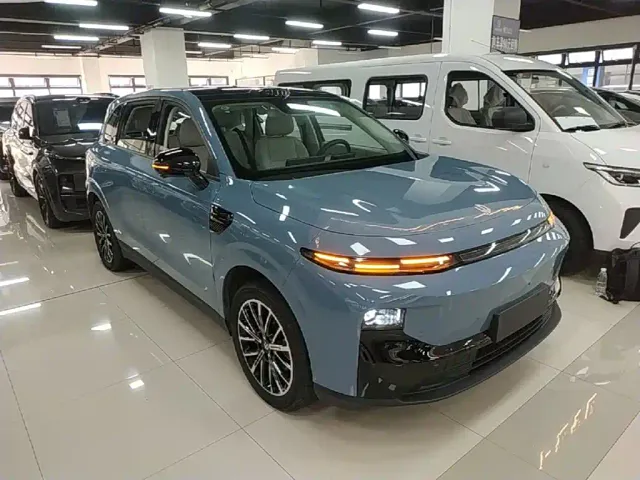 Leapmotor B10 — Фото автомобиля 3