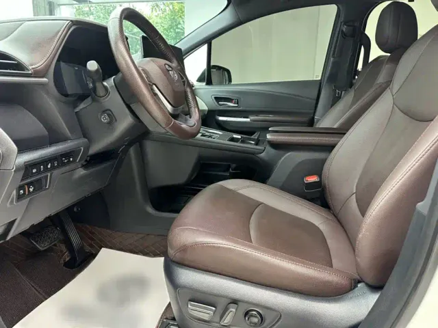 Toyota Granvia — Фото автомобиля 14