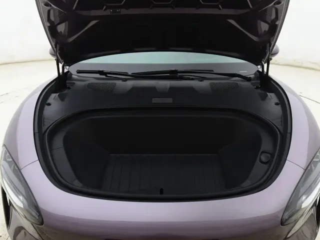 Xiaomi SU7 — Фото автомобиля 17