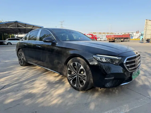Mercedes-Benz E-Class — Фото автомобиля 2
