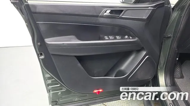 KG_Mobility_Ssangyong Rexton Новый Rexton Sport Khan Дизель 2.2 4WD — Фото автомобиля 24
